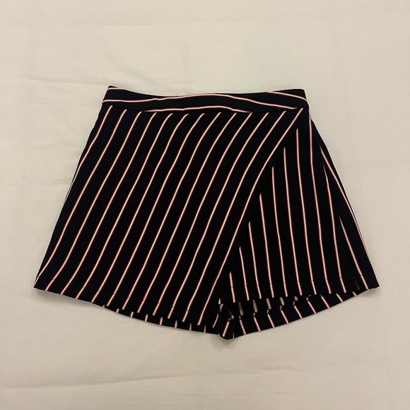 Red and white stripe asymmetrical skort - Picture 1 of 2